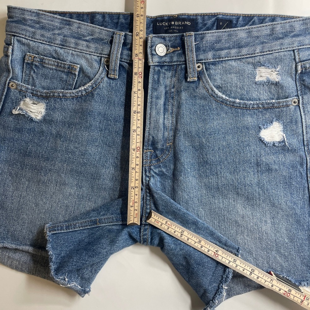 Lucky Brand Womens Boyfriend Short Medium Wash Distressed Denim Cutoff Size 6/28 - Picture 6 of 10